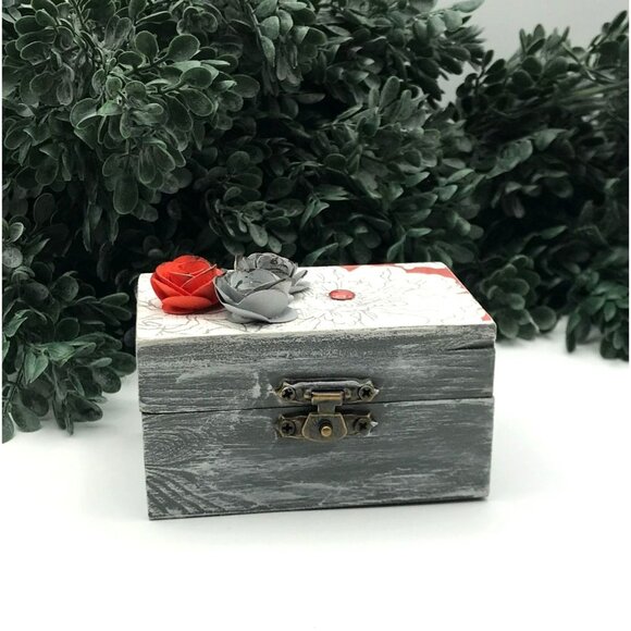 Small Wooden Decorative Trinket Box With Floral Top & Paper Roses - Picture 2 of 7